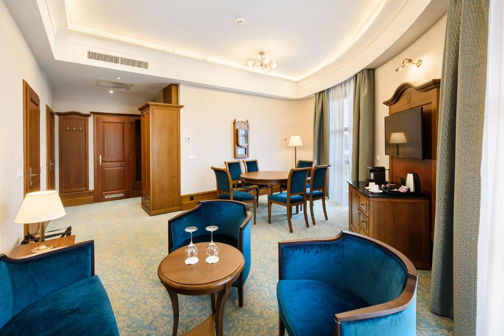 Hungarikum Hotel - Suite With Terrace
