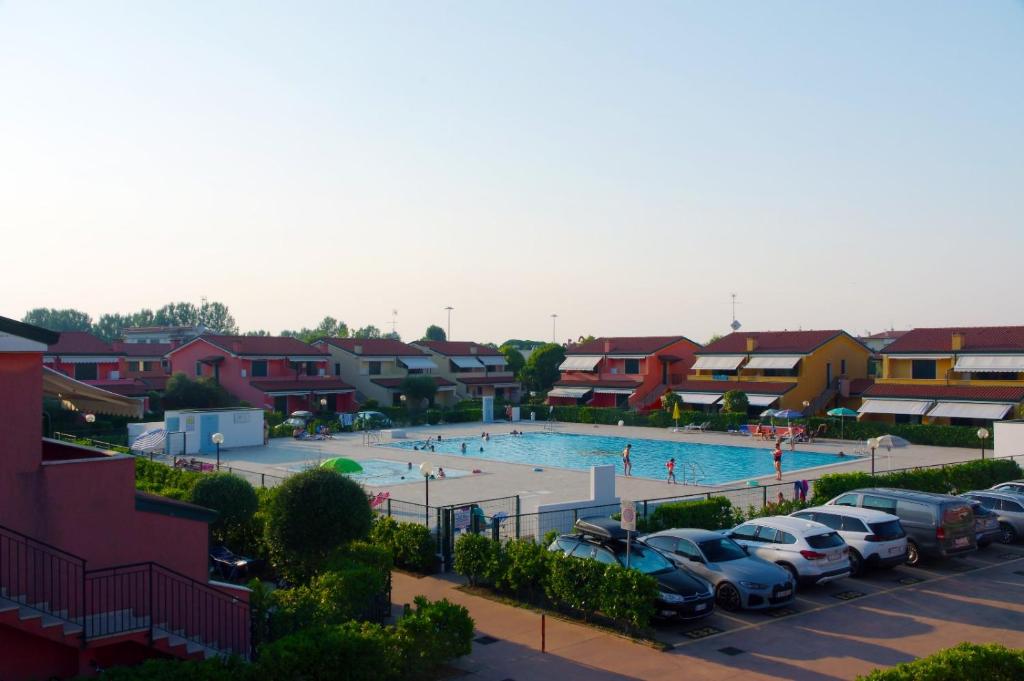 Bazén v ubytování HOTEL AQUA MARINA FAMILY VILLAGE RESORT 4 S - Daily Rooms Tidying - CocktailsBar- Pet Friendly - with Hypermarket - Delivery Restaurant-Pizzeria - Room Breakfast with supplement - Ultra Fast Wi-Fi - Play Area for children - Olympic Swimming Pool - Parking nebo v jeho okolí