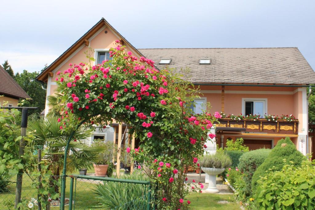 Zahrada ubytování Ferienwohnung und Gästezimmer Gaspar