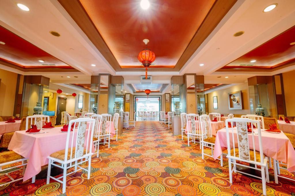 Restaurace v ubytování Grand Diamond Hotel Yogyakarta