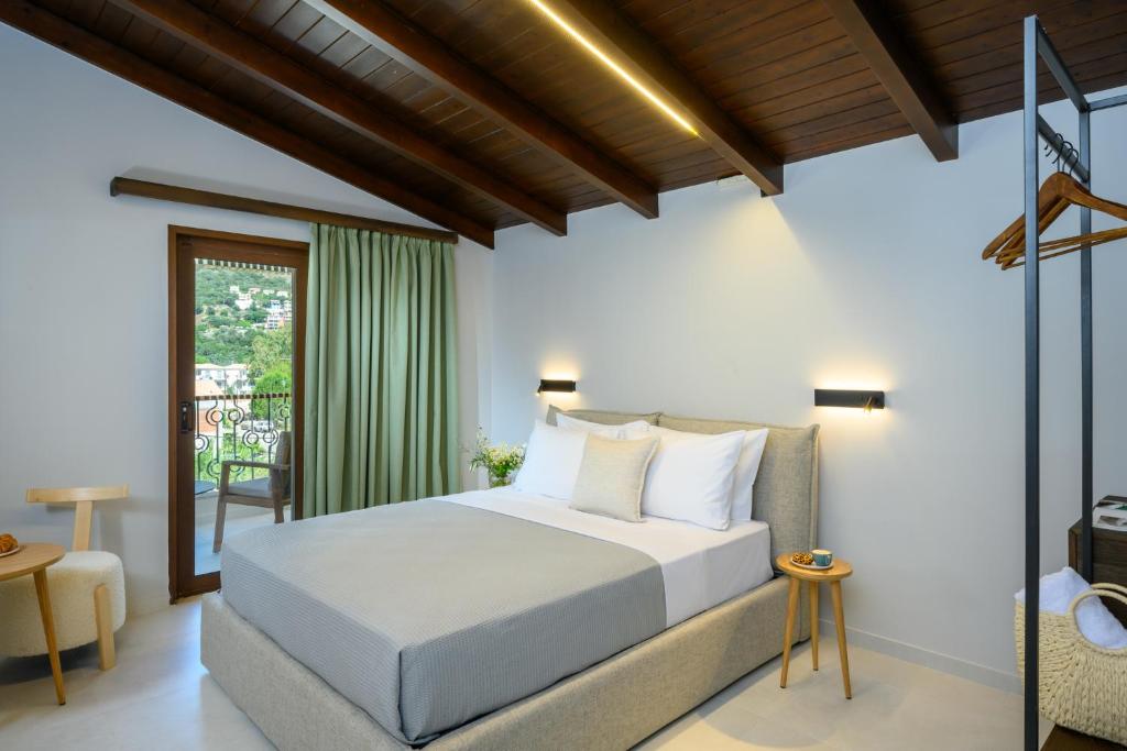 Postel nebo postele na pokoji v ubytování Elisso Hotel