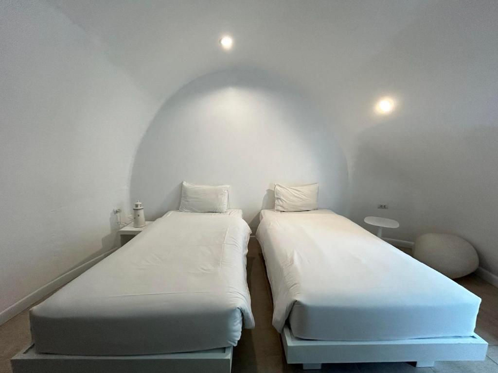 Postel nebo postele na pokoji v ubytování Benyada Lodge - Surin Beach