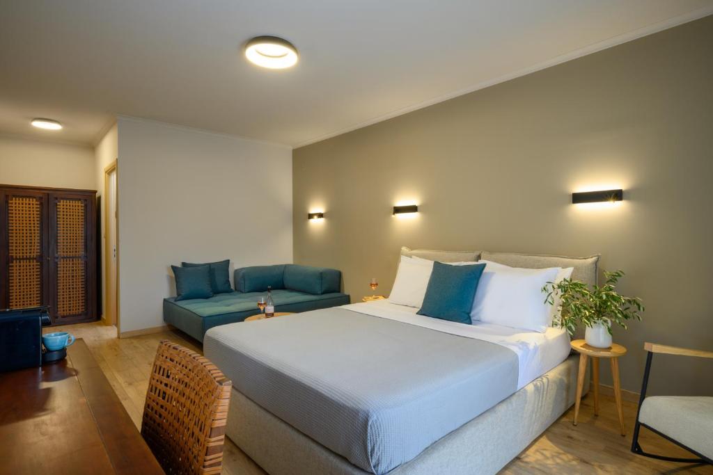 Postel nebo postele na pokoji v ubytování Elisso Hotel