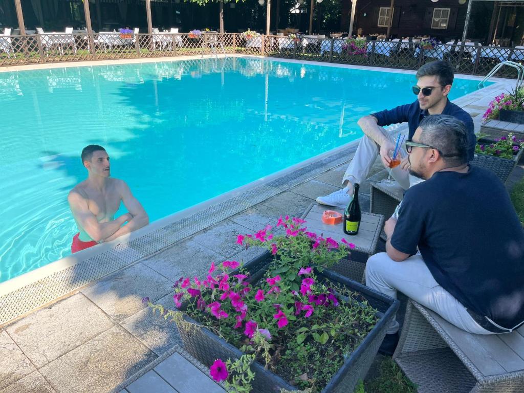 Bazén v ubytování Hotel Sporting Brugherio nebo v jeho okolí