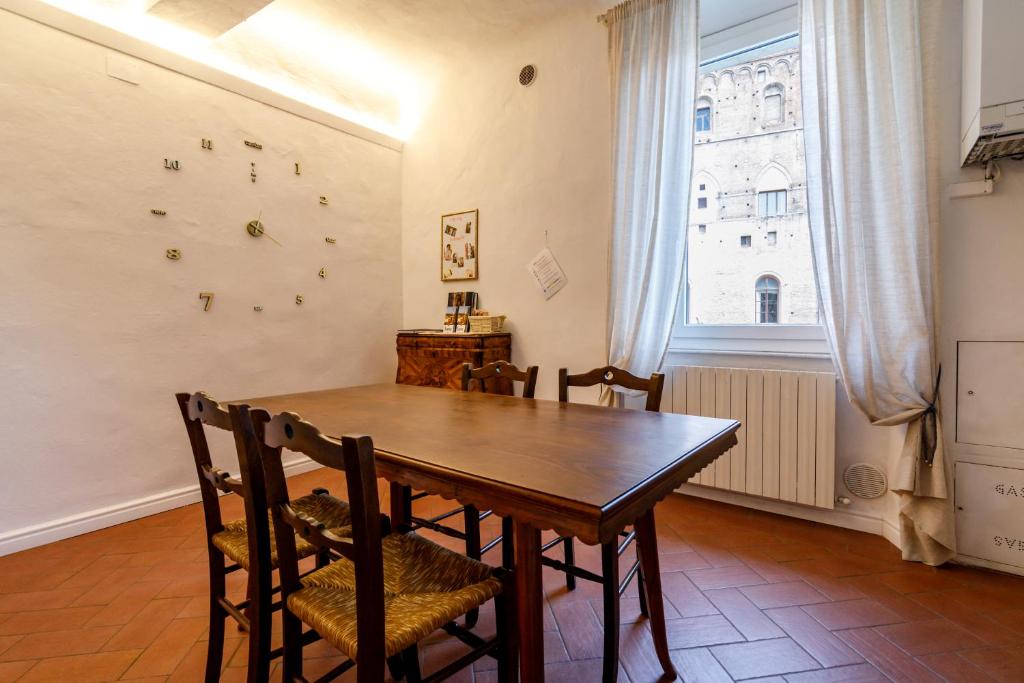 Zdjęcie z galerii obiektu Charme Centro Storico w Sienie