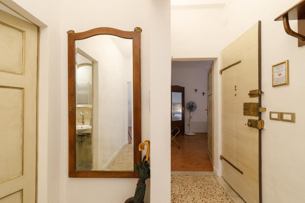 Zdjęcie z galerii obiektu Charme Centro Storico w Sienie