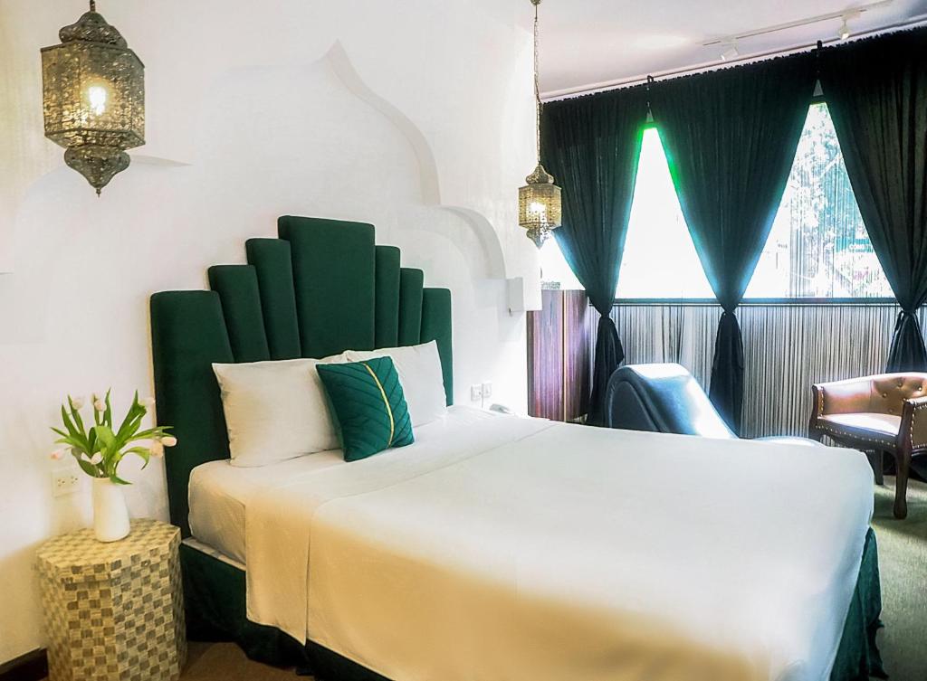 Postel nebo postele na pokoji v ubytování Rosa Hanoi Hotel