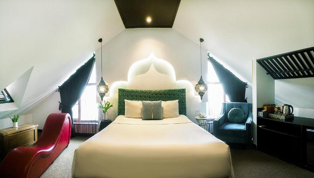 Postel nebo postele na pokoji v ubytování Rosa Hanoi Hotel