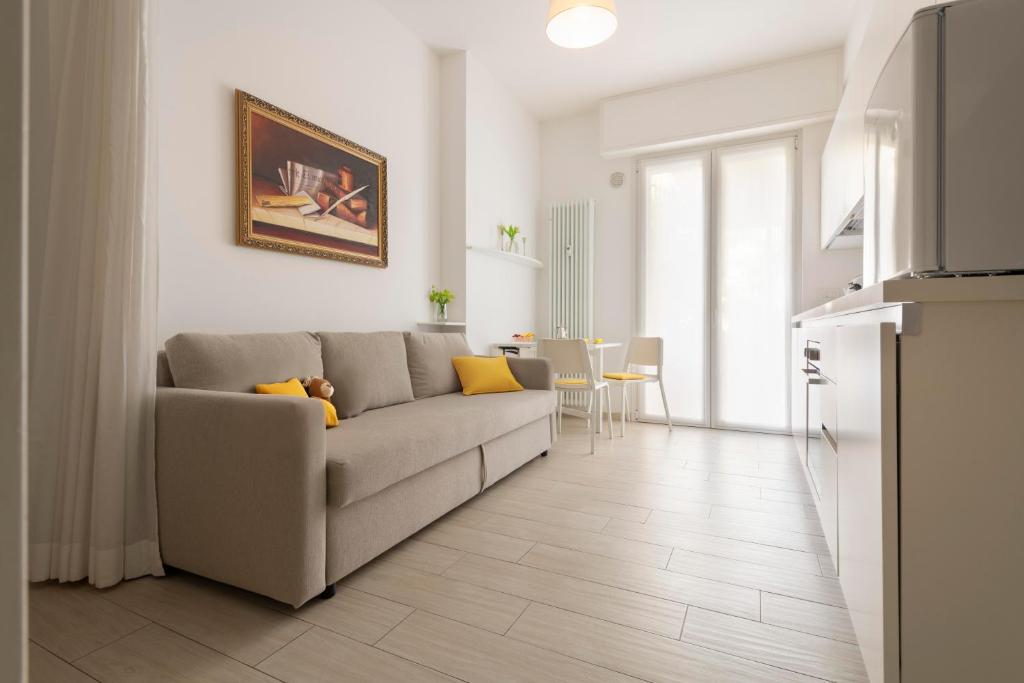 A kitchen or kitchenette at Casa Aleardi grazioso e nuovissimo monolocale con balcone