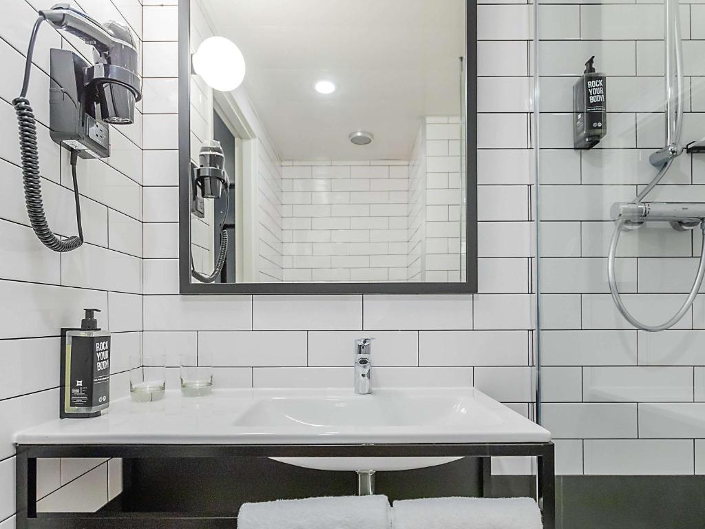 Koupelna v ubytování Hotel ibis Guimaraes