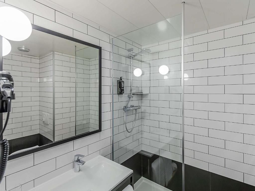 Koupelna v ubytování Hotel ibis Guimaraes