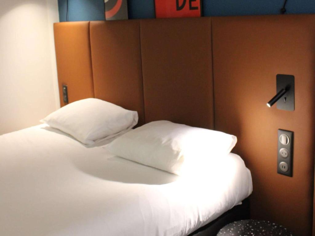 Кровать или кровати в номере ibis Bayeux Port En Bessin