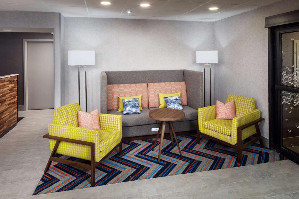 Hampton Inn Atlanta-Northlake photo