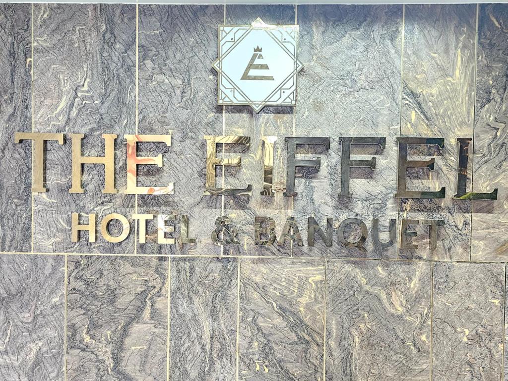Certifikát, hodnocení, plakát nebo jiný dokument vystavený v ubytování The Eiffel Hotel & Banquet
