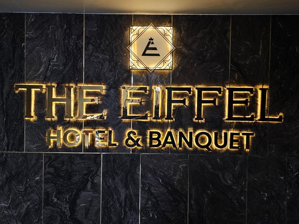 Certifikát, hodnocení, plakát nebo jiný dokument vystavený v ubytování The Eiffel Hotel & Banquet