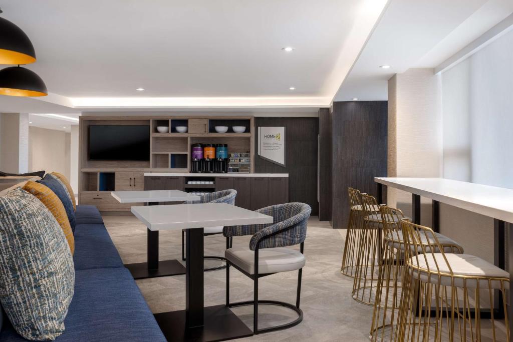 Posezení v ubytování Home2 Suites By Hilton Kingston