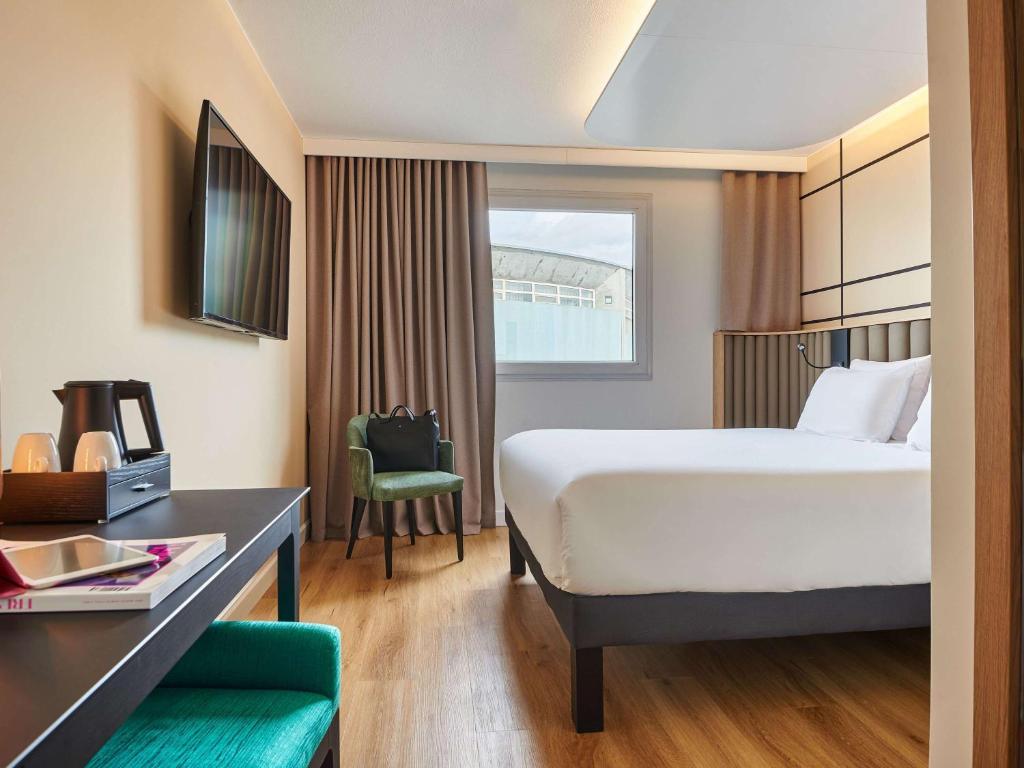 Postel nebo postele na pokoji v ubytování Mercure Paris Nanterre