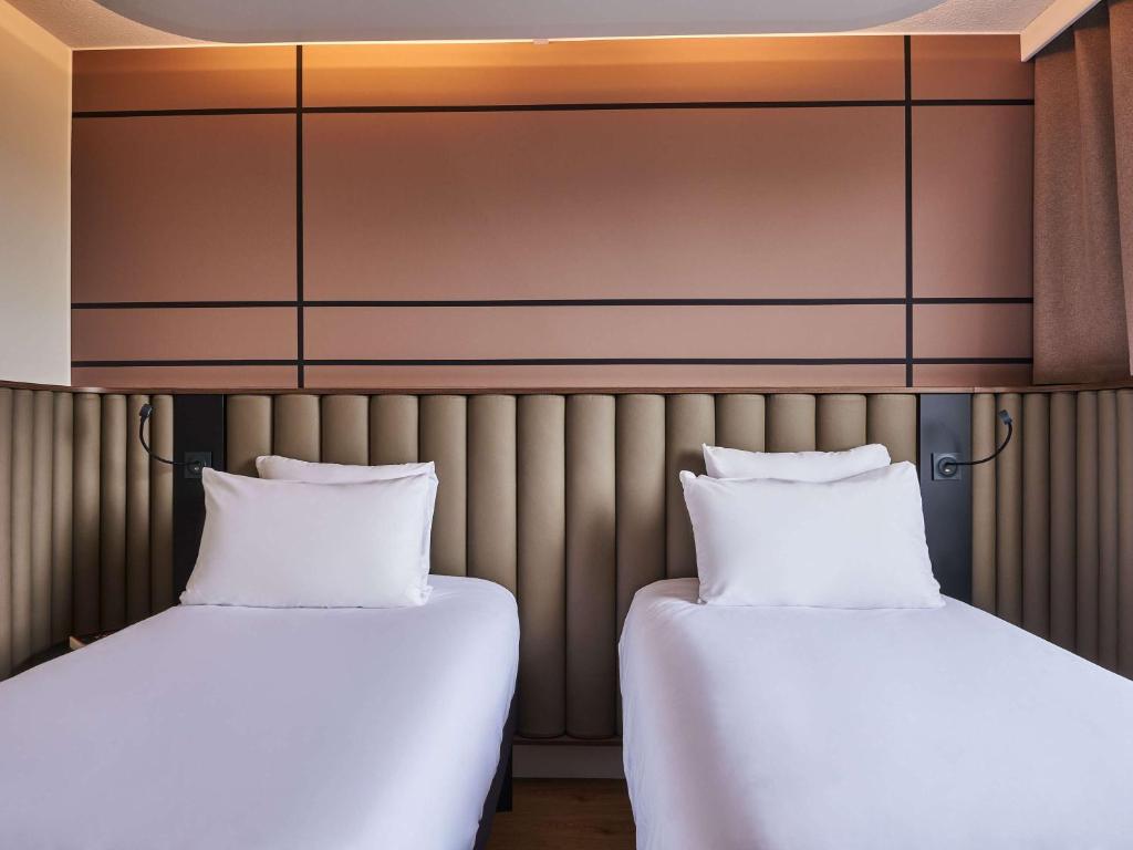 Postel nebo postele na pokoji v ubytování Mercure Paris Nanterre