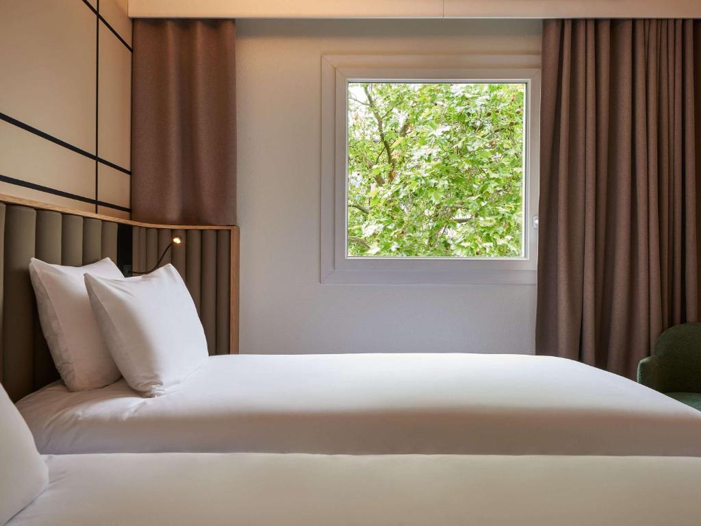 Postel nebo postele na pokoji v ubytování Mercure Paris Nanterre