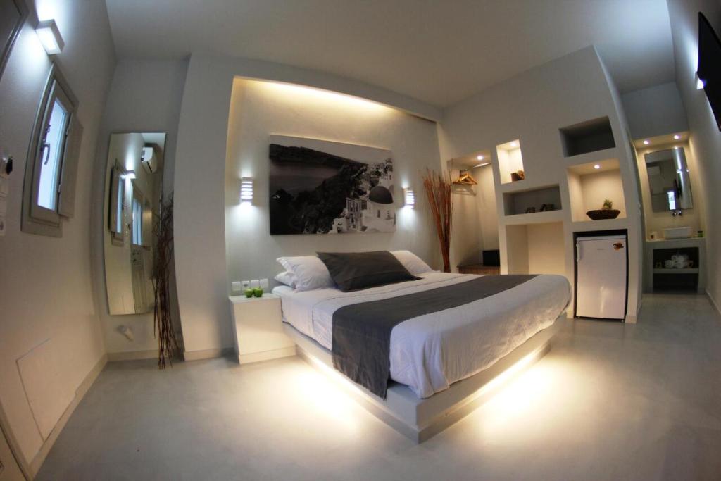 Letto o letti in una camera di Perissa BeachFront Rooms