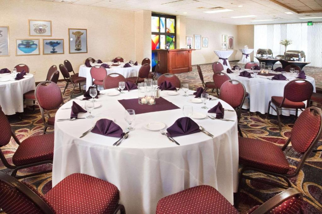 Restaurace v ubytování Radisson Hotel Corning
