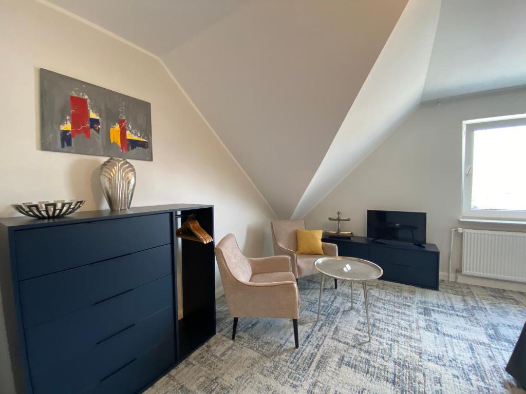 BESOTEL Mettmann-schicke FeWo oder Apartments nähe Golfplatz Gruiten und Neandertal mit Glasfaser WLAN und Parkplatz-viele Schlafzimmer mit Bad en suite - Habitación Doble Presupuestar