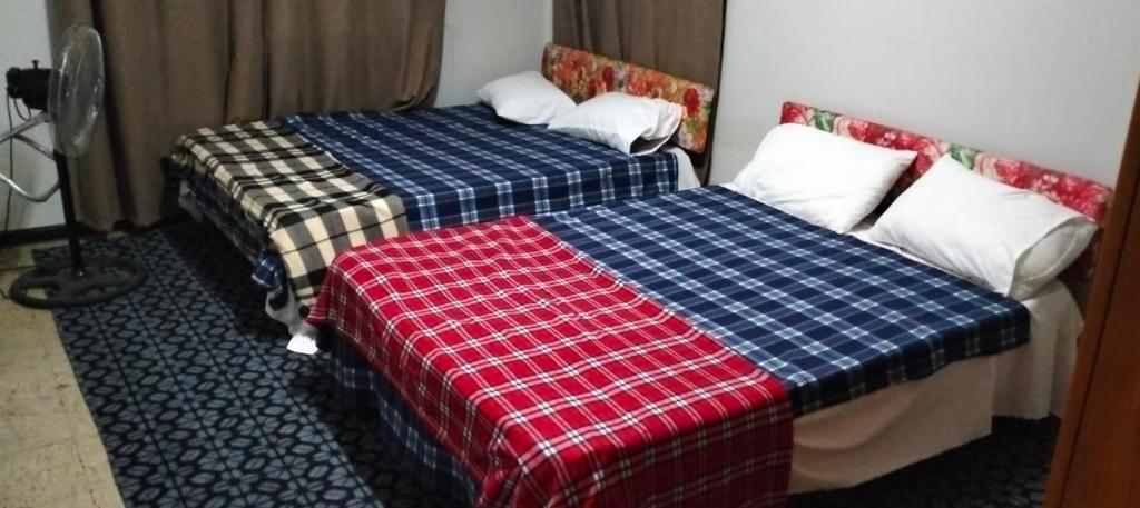 Letto o letti in una camera di Singhs Apartment, Gray road lot 19 Matintaar Nadi, Mountain view