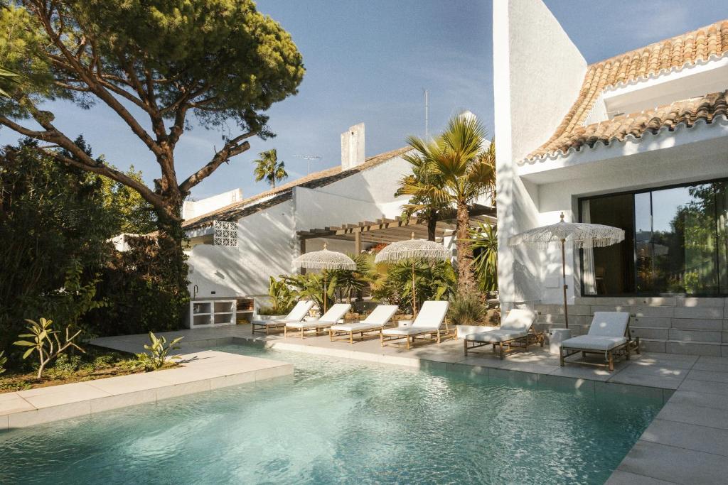 Bazén v ubytovaní Anfitrión Villas & Suites alebo v jeho blízkosti