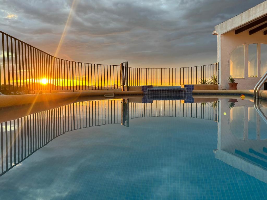 Πισίνα στο ή κοντά στο Peaceful retreat in Costa Blanca