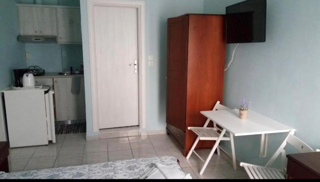 Kuchyň nebo kuchyňský kout v ubytování Maria's Hotel