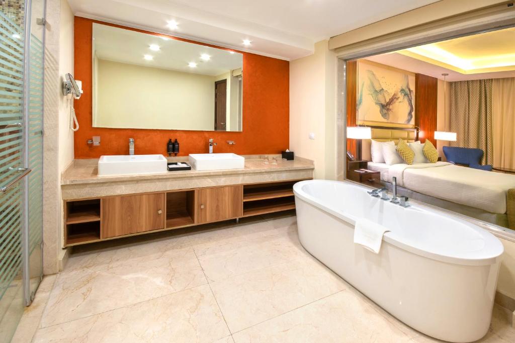 Triumph Luxury Hotel - 4