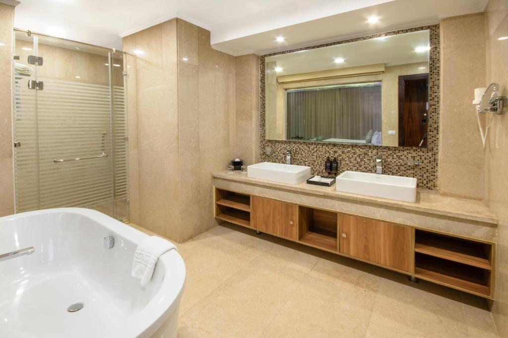 Triumph Luxury Hotel - 8