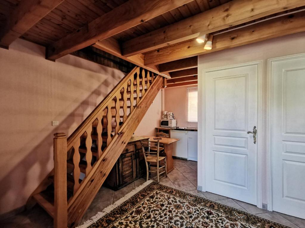 Fotografia z galérie ubytovania Gîte Authentique pour 2-3 Pers. avec Cour, Terrain et Pêche, à Proximité de Brioude et Blesle - FR-1-582-353 v destinácii Lorlanges