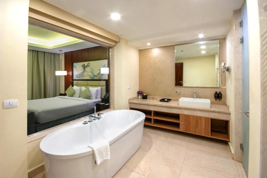 Triumph Luxury Hotel - 12