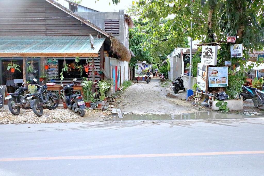 El barrio en el que está el departamento o un barrio cercano