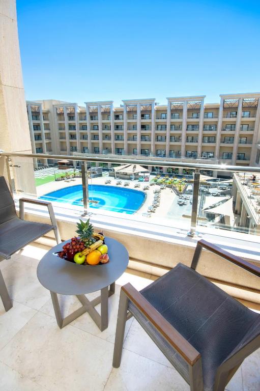 Triumph Luxury Hotel - 18