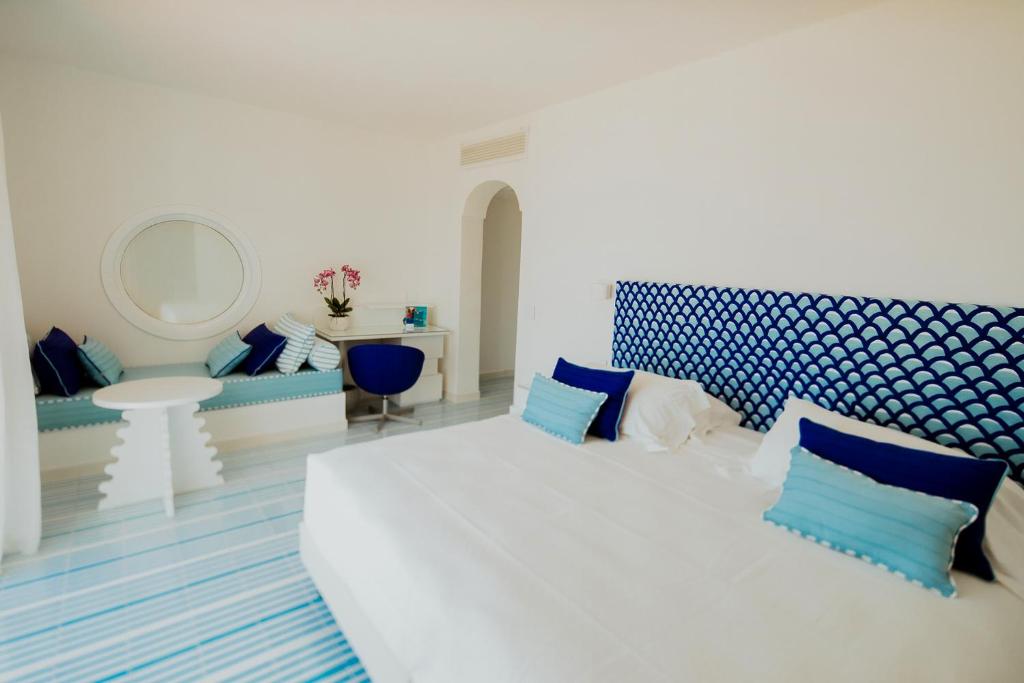Una cama o camas en una habitación de Hotel Continental Mare
