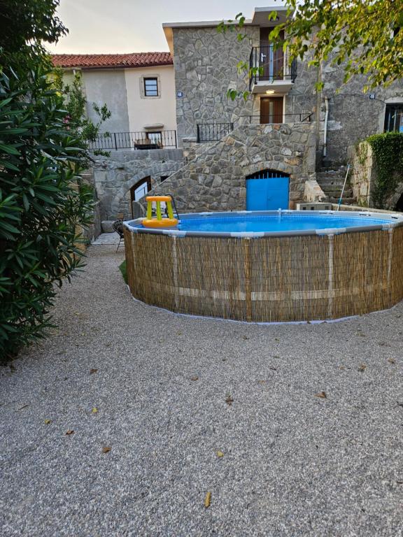 Bazén v ubytování Villa Nautia Stone House nebo v jeho okolí