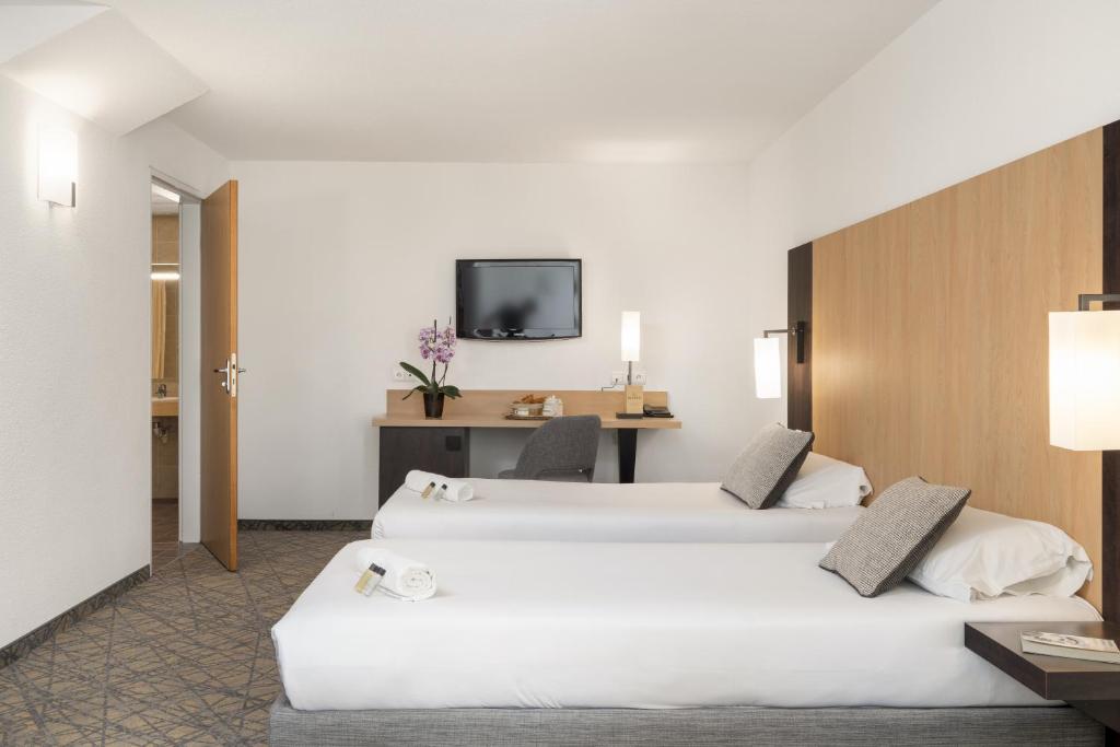 Postel nebo postele na pokoji v ubytování Hôtel Eliseo