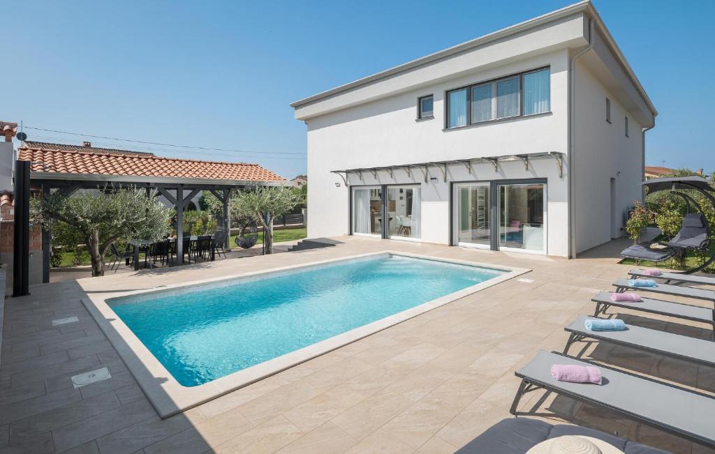 a swimming pool in the backyard of a house at Villa Mia in Frata