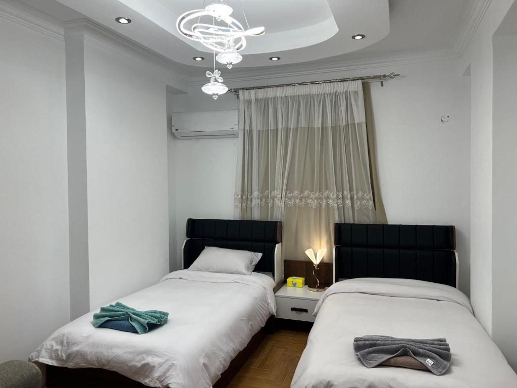 Postel nebo postele na pokoji v ubytování oasis guest house