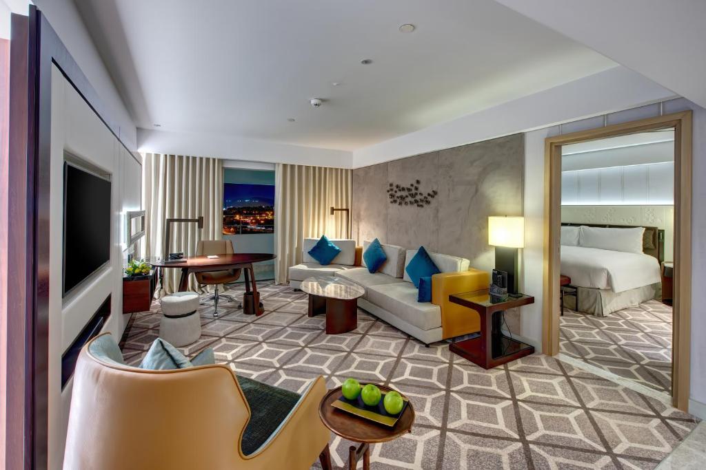 InterContinental Muscat, an IHG Hotel - 初级国王套房配阳台和海景 - 顶层