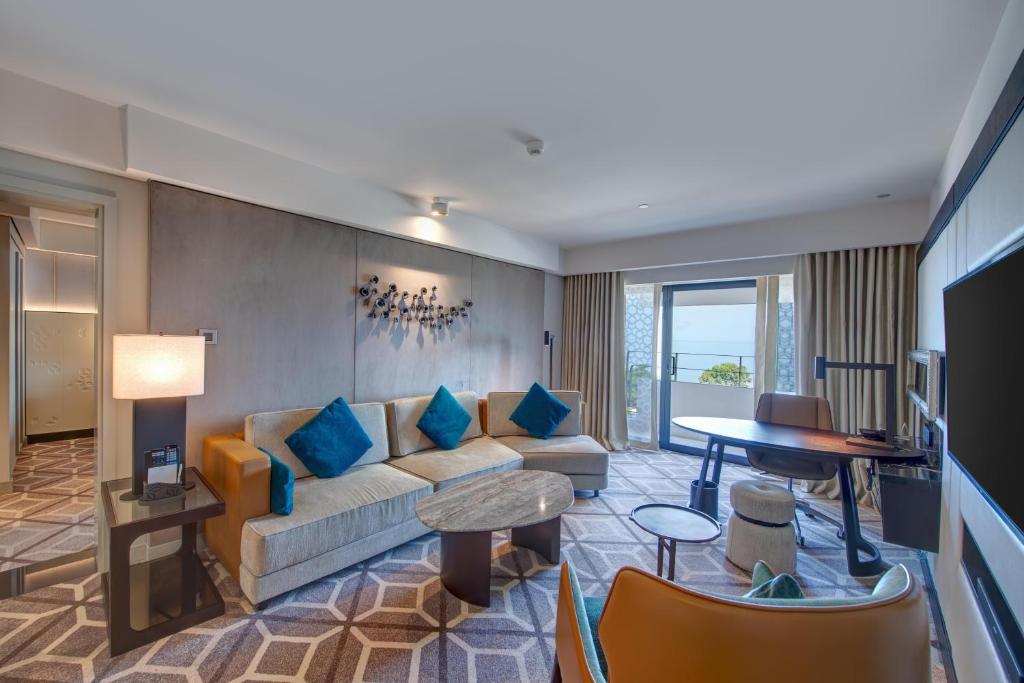 InterContinental Muscat, an IHG Hotel - Executive King Suite Mit Balkon