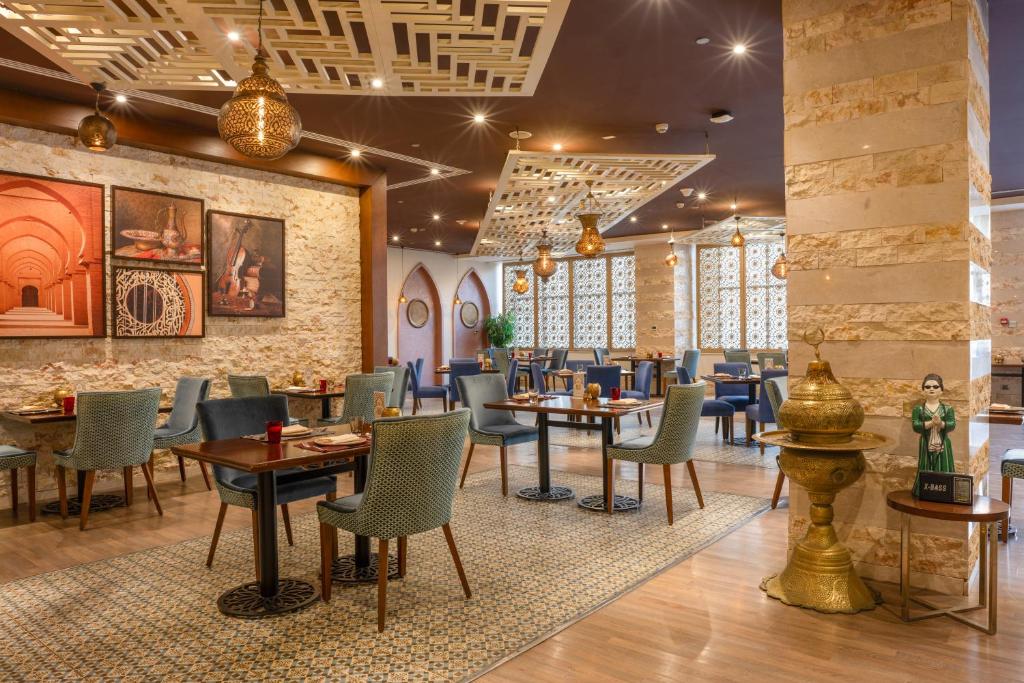 Restaurace v ubytování Triumph Luxury Hotel