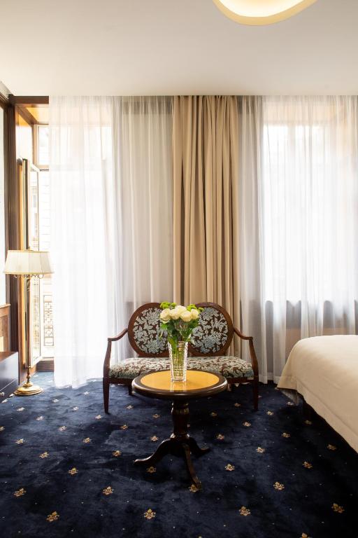 Una cama o camas en una habitación de Hotel Europe
