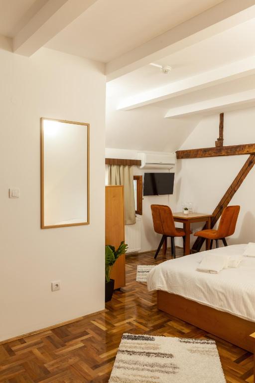 TV a/nebo společenská místnost v ubytování Prenoćište Omega Luxury
