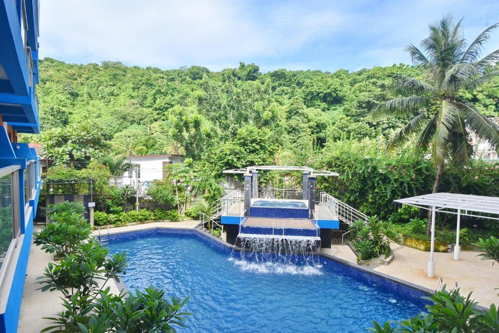 Bazén v ubytování OSEIDON HOTEL BORACAY nebo v jeho okolí