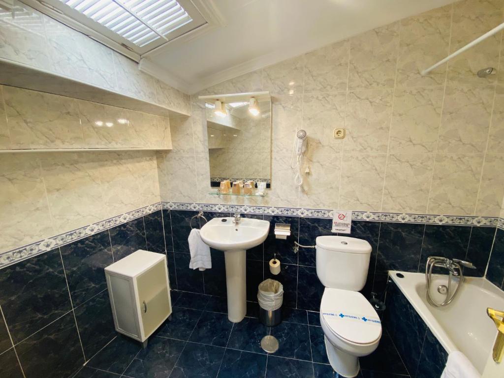 Hotel Los Jazmines - Aile Odası - Penceresiz