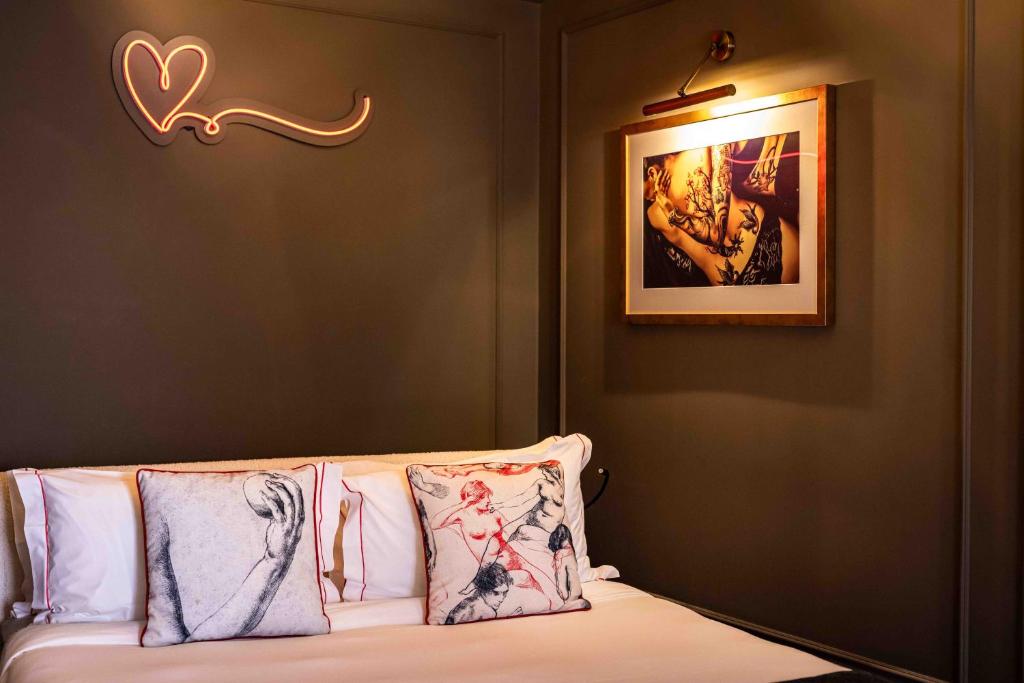 Upon Angels - Adults Only - Resim 13