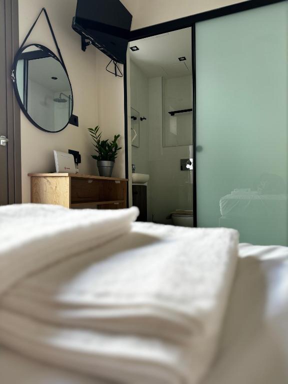 Postel nebo postele na pokoji v ubytování Lunar Hotel Modern Boutique